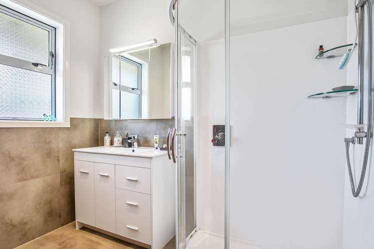 73 Bradbury Road Botany Downs_8