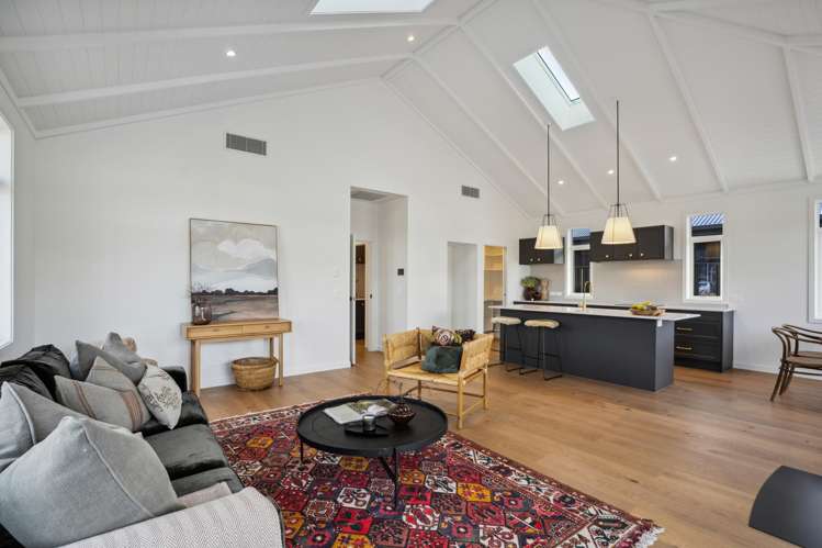 105 Burdon Loop Lake Hawea_13