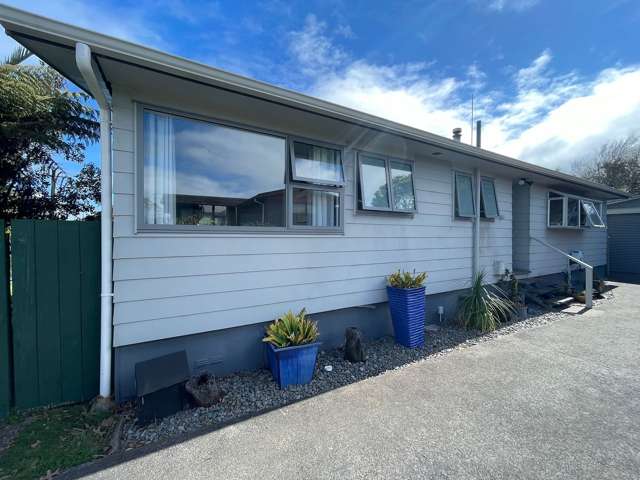 Tidy 3 Bedroom 1 Bathroom House - Pet Friendly