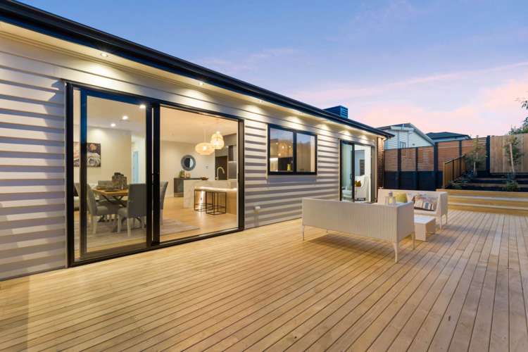 8 Barrel Crescent Swanson_24