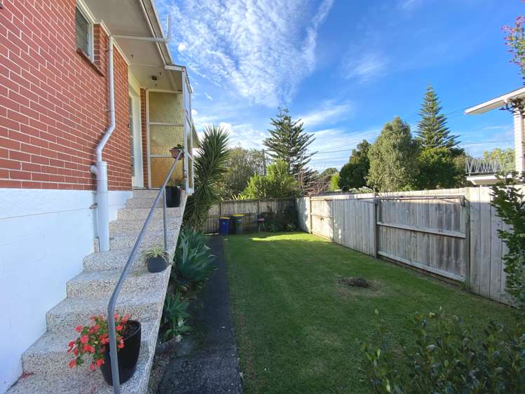1/61 Royal View Road Te Atatu South_11