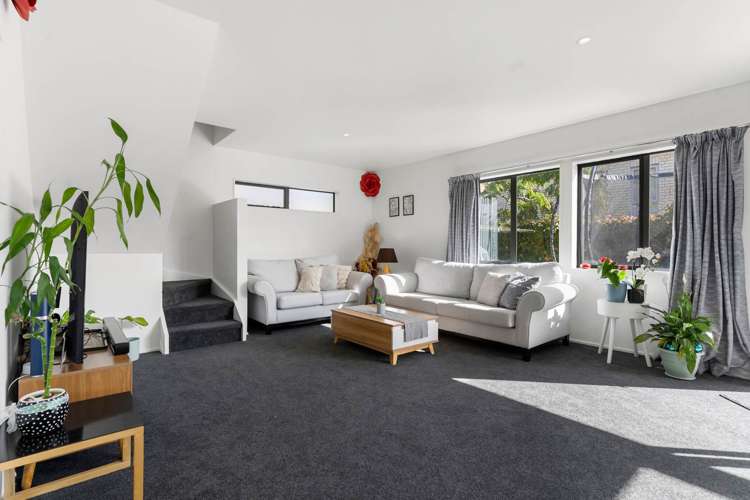 15/37 Fields Parade Oteha_2