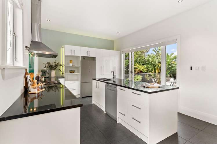 2/105 Lancaster Road Beach Haven_2
