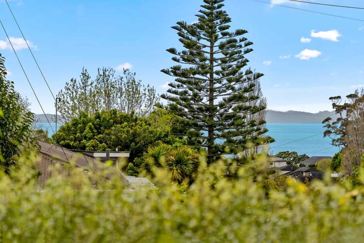 27 Colmar Road Mellons Bay_16