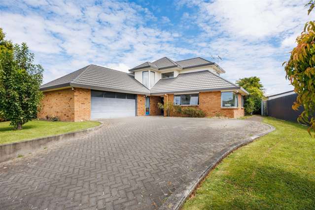 TEAM LEWIS - 4 BED HOME, QUIET LOCATION