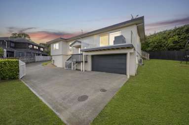 22 Whangaparaoa Road_2