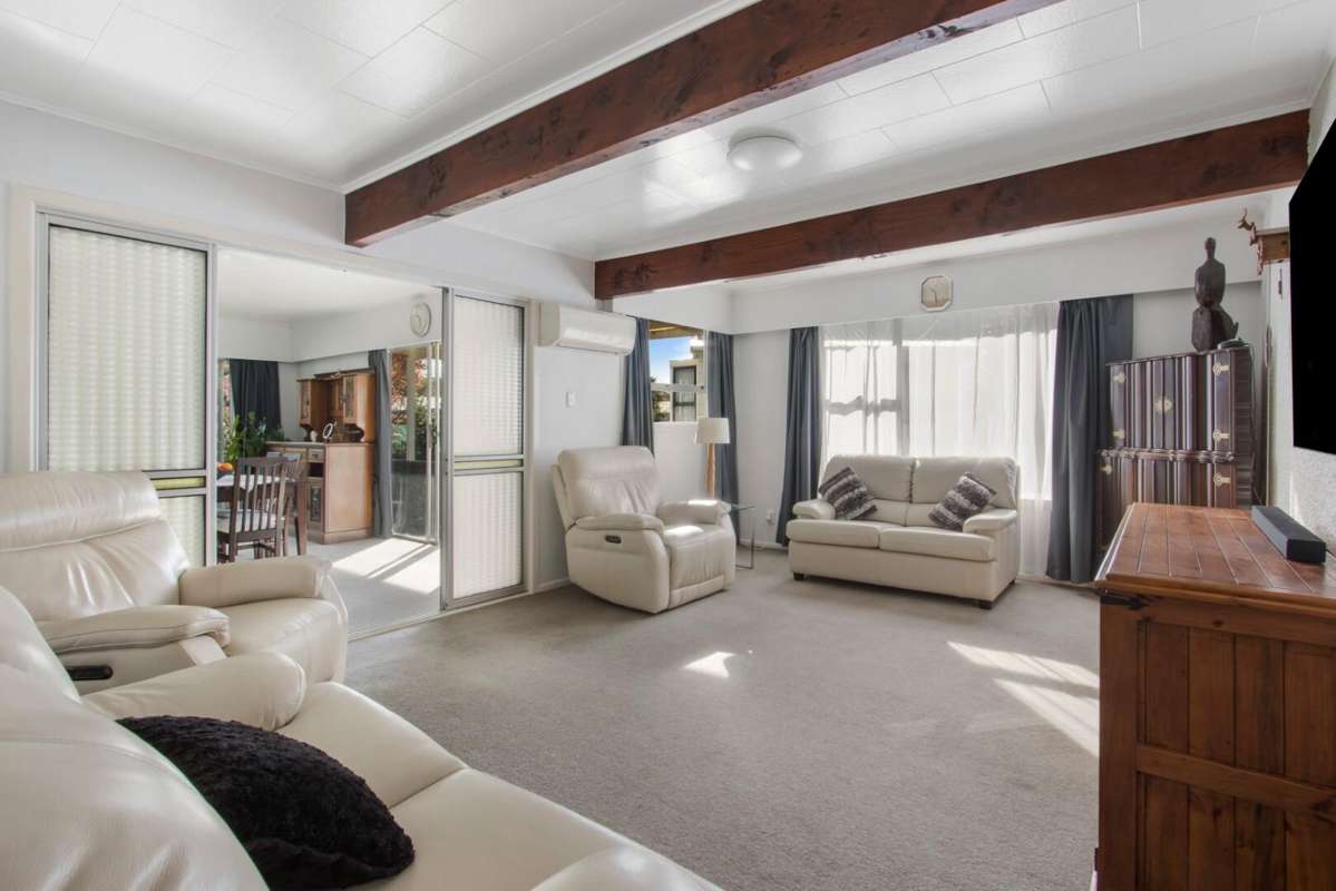 122 Parry Palm Avenue_1