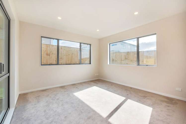 9 Canoe Lane Riverhead_12