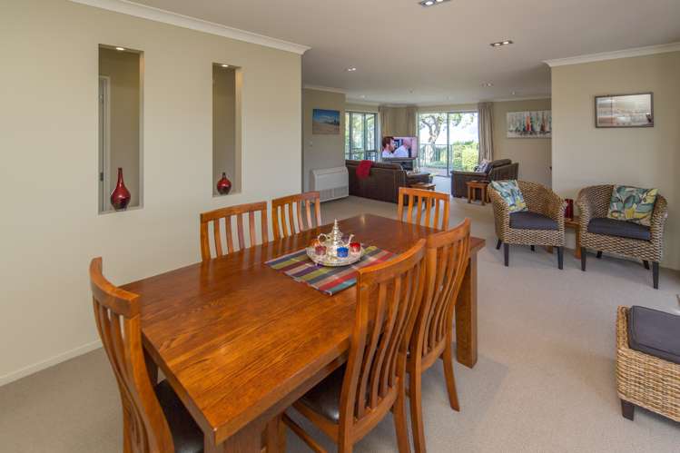 20 Ngaio Grove Robinsons Bay_6