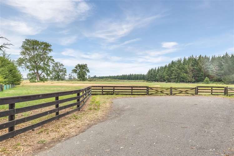 5 Old Windsor Lane Bottle Lake_2