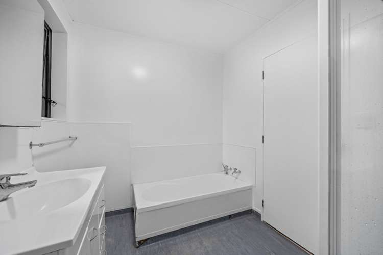 29 Woodbank Drive Glen Eden_13