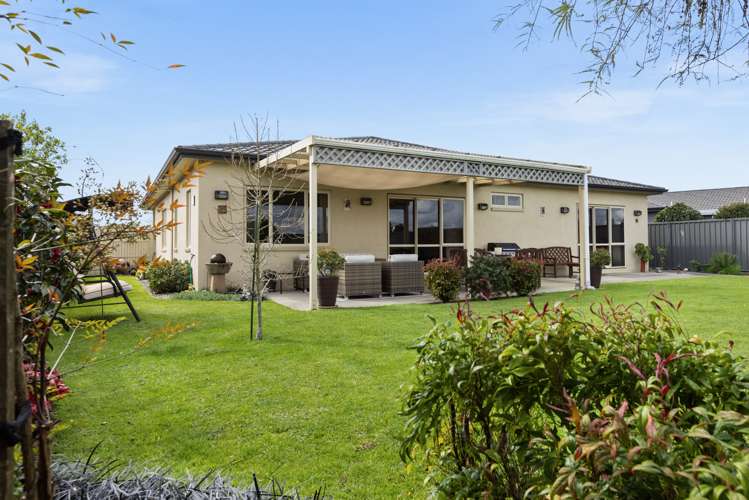 14 Heynes Place Clive_14