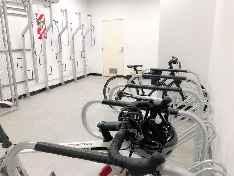 Unit 1 / Level 22/120 Albert Street City Centre_14