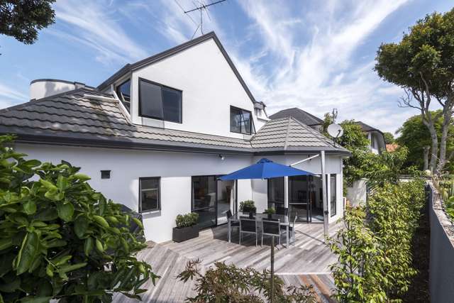 2/7 Hostel Access Road Eastern Beach_1