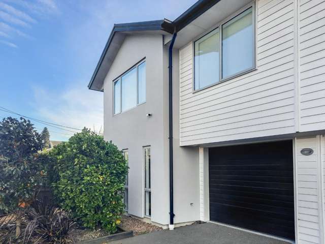 Three Bedroom Townhouse with Garage