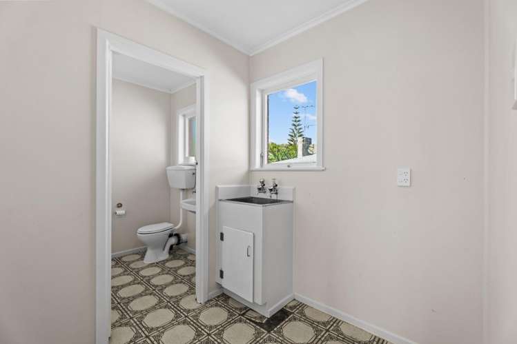 2/6 Shirley Road 10031_12