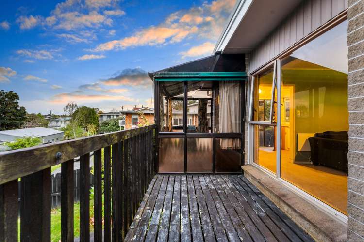 2/11 Ayton Drive Totara Vale_4