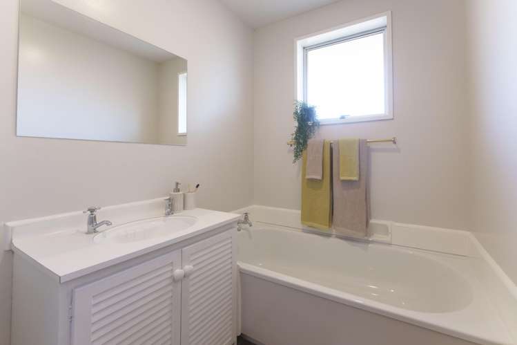 2/30 Trevor Street Hornby_12