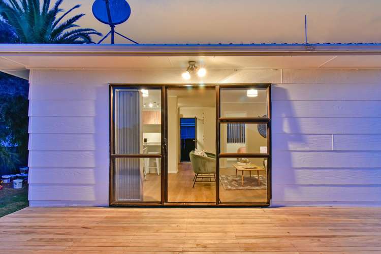 2/6 Hatherley Place Clendon Park_11