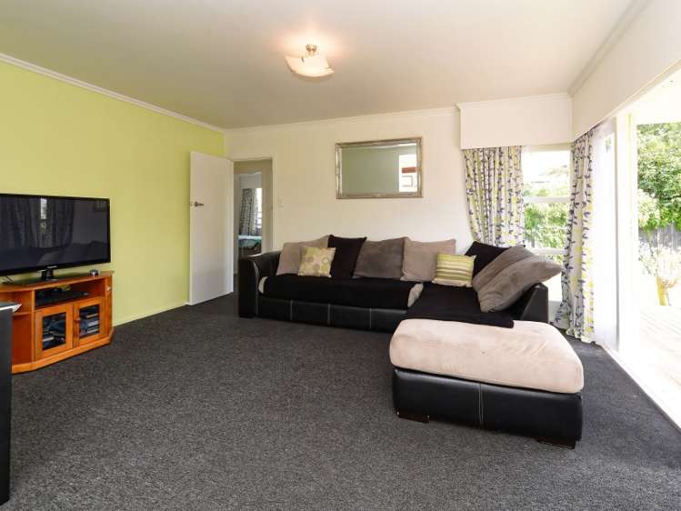 62 Southsea Crescent Silverdale_16