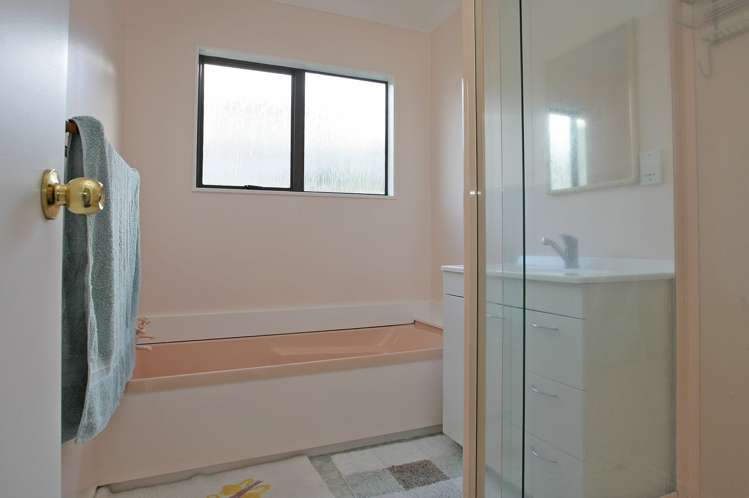 16 Bowes Crescent Strathmore Park_14