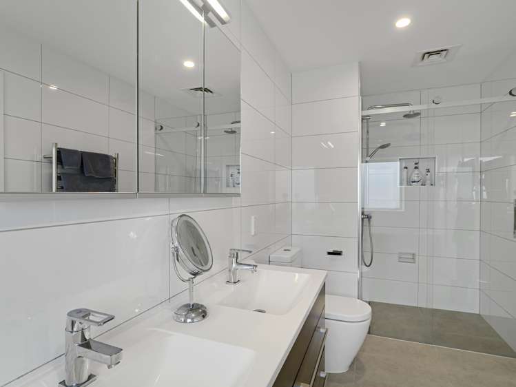 20 Eaves Bush Parade Orewa_13