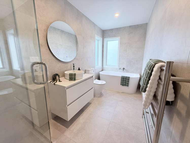 4b Towra Place Botany Downs_14