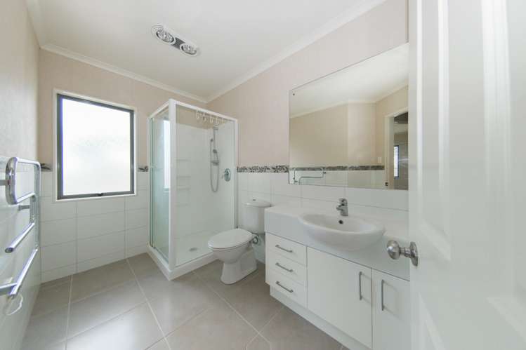 8 Powercourt Drive Flat Bush_3