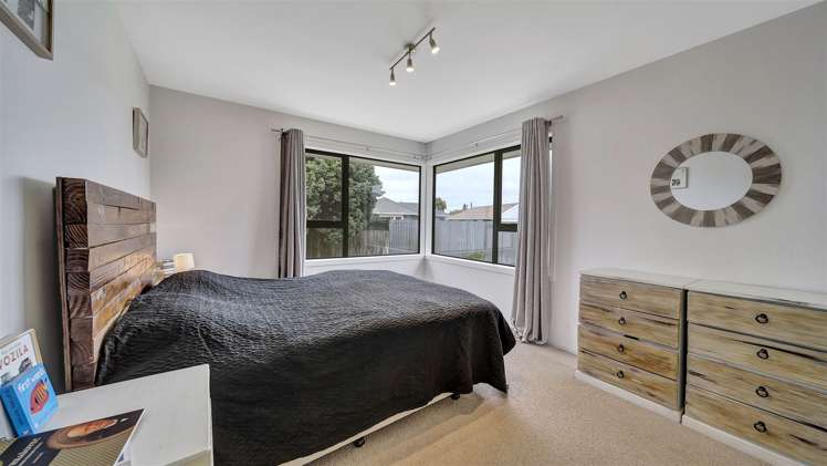 35 Avro Crescent Hornby_10