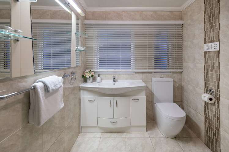 84 The Parade Island Bay_17