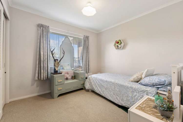 84 Mirrabooka Avenue Botany Downs_11