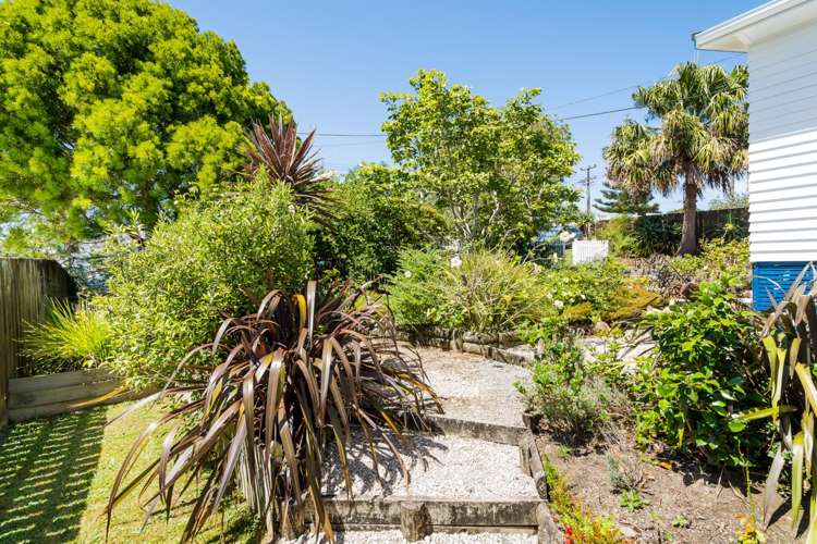 8 Fairclough Road Beach Haven_23