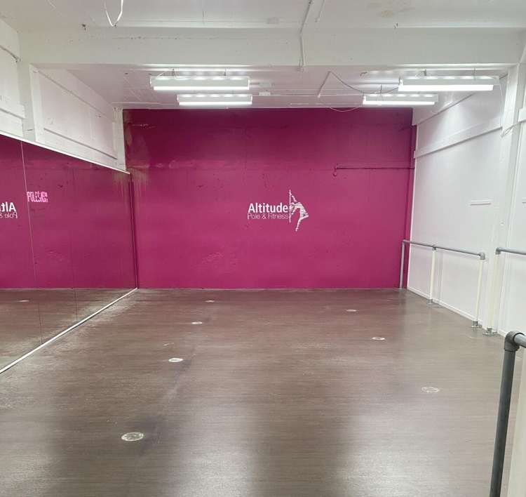 2/62 Barrys Point Road Takapuna_4