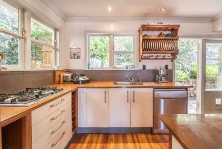 121 Wainuiomata Road Wainuiomata_1