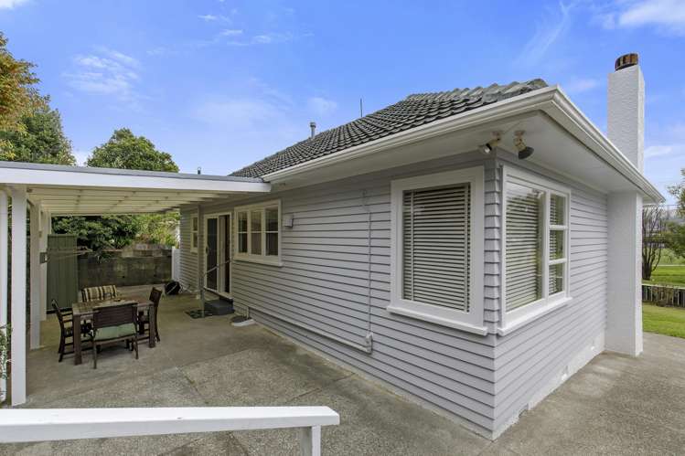 214 Waddington Drive Naenae_15