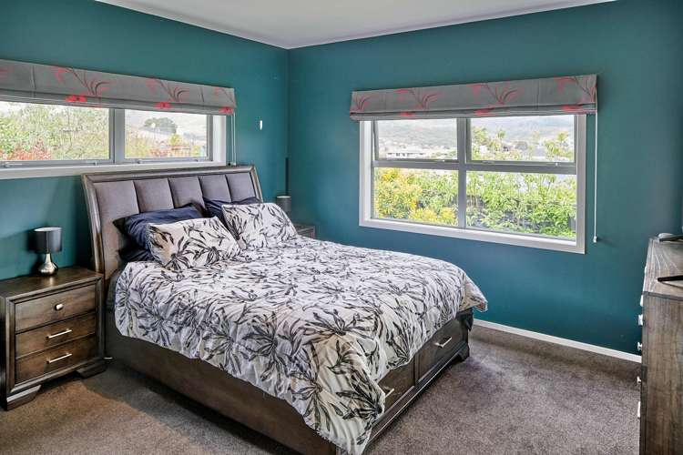 25 Paparoa Crescent Aotea_9