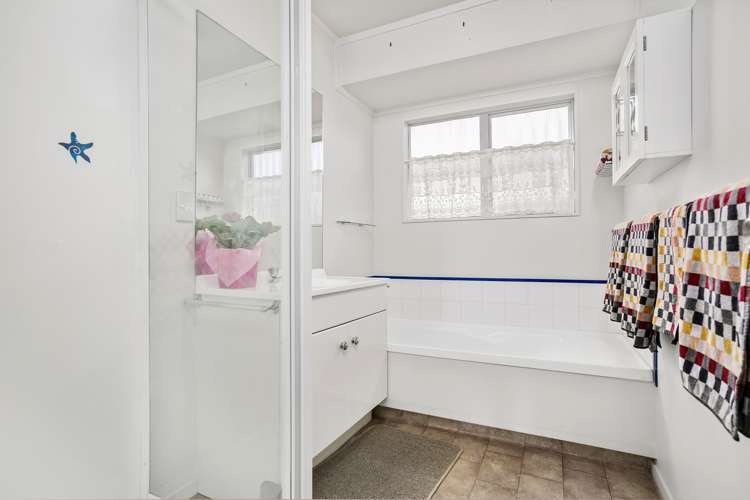 52 Bodi Place Te Atatu South_17