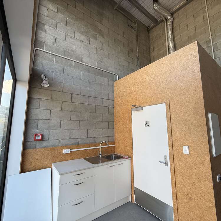 23 & 24/70 Kingsford Smith Street Rongotai_7