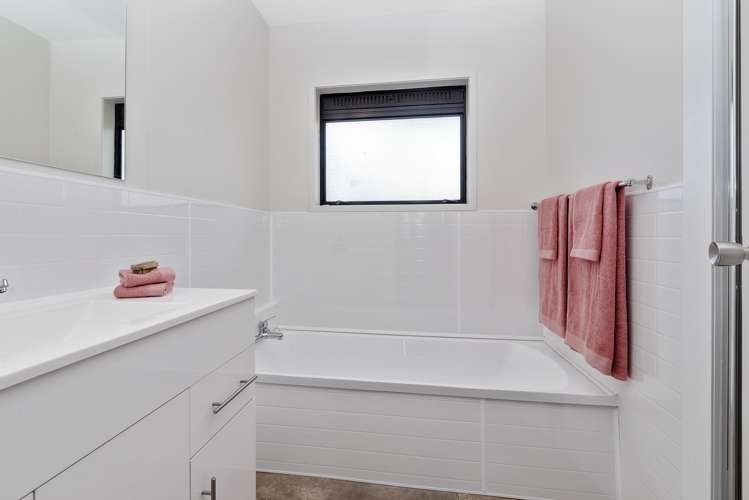 1/22 Brains Road Kelston_10