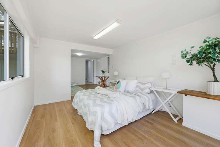 13 Seymour Road Mellons Bay_24