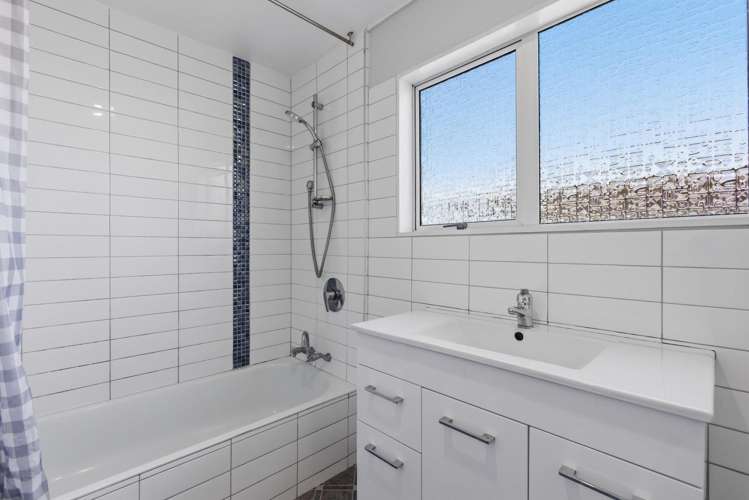 2/92a Ngamotu Road Spotswood_6