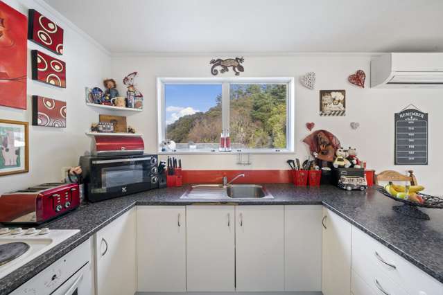 21 Newburn Grove Wainuiomata_3