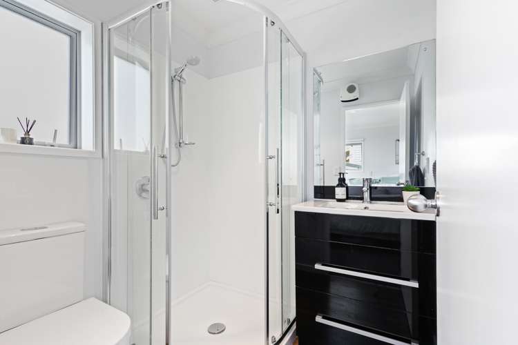 15 Birkhall Grove Strathmore Park_12