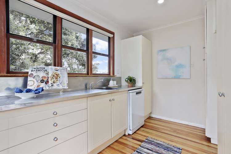 37 Rimutaka Place Titirangi_8