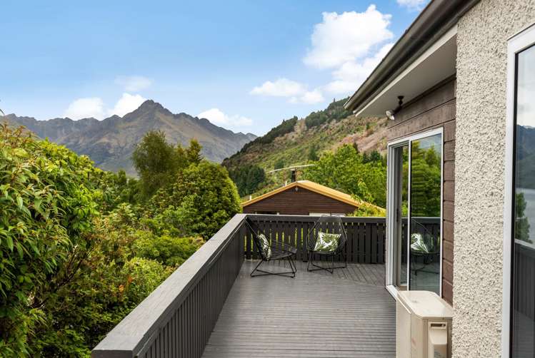 8 Arawata Terrace Fernhill/Sunshine Bay_20