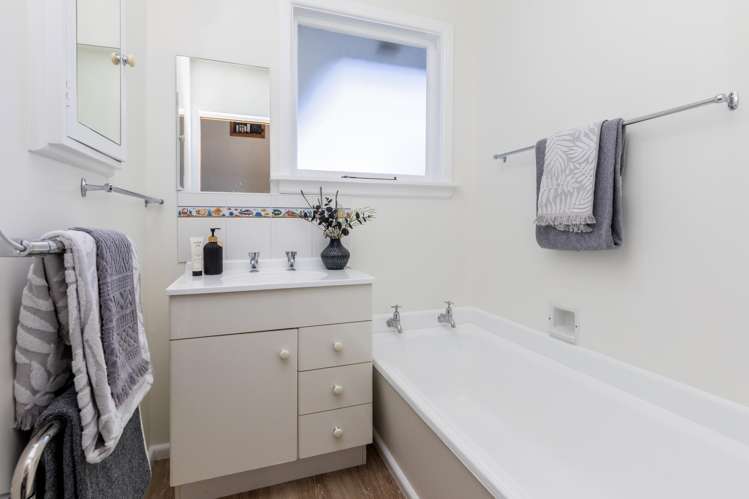 2/4 Lansbury Avenue Strowan_13