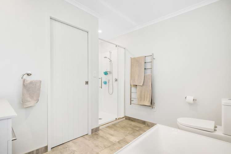 11 Munford Lane Riverhead_15