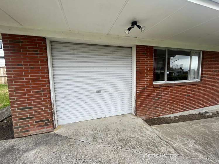 64 Royal Road Massey_14