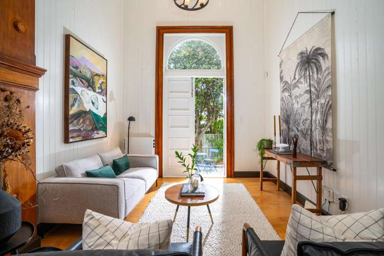 2/235 Adelaide Road Newtown_2