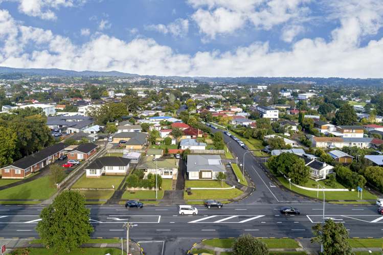 1 Te Kanawa Crescent and 30 and 32 Lincoln Road Henderson North_1